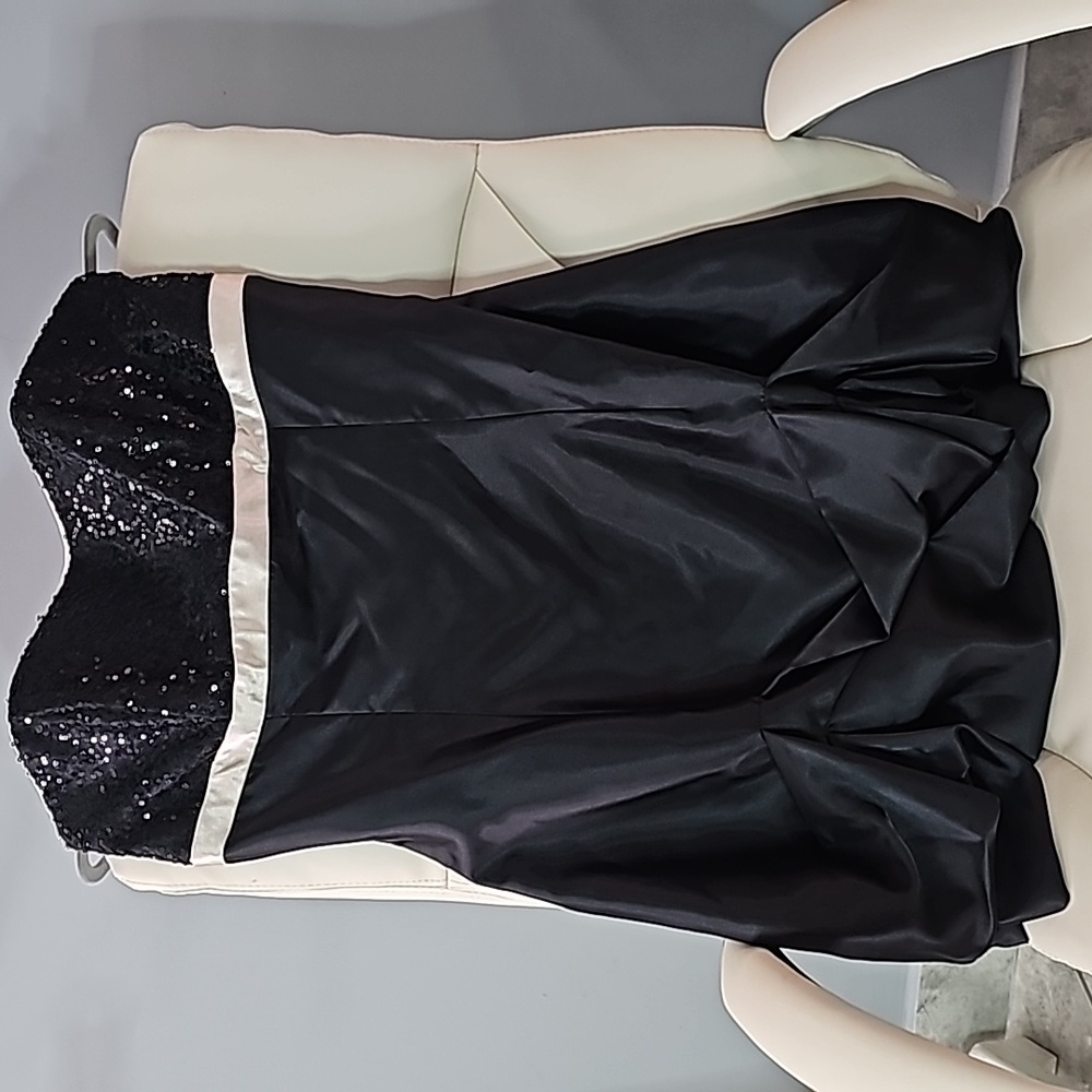 Jessica McClintock Strapless Formal dress size 9 black and gold